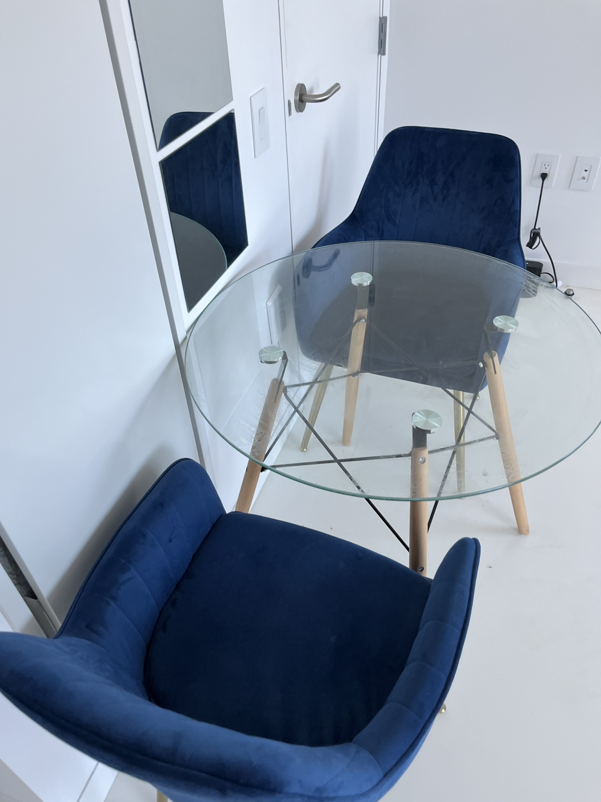 Round Glass Dining Table + 2 Ascent Arm Chairs - photo 4