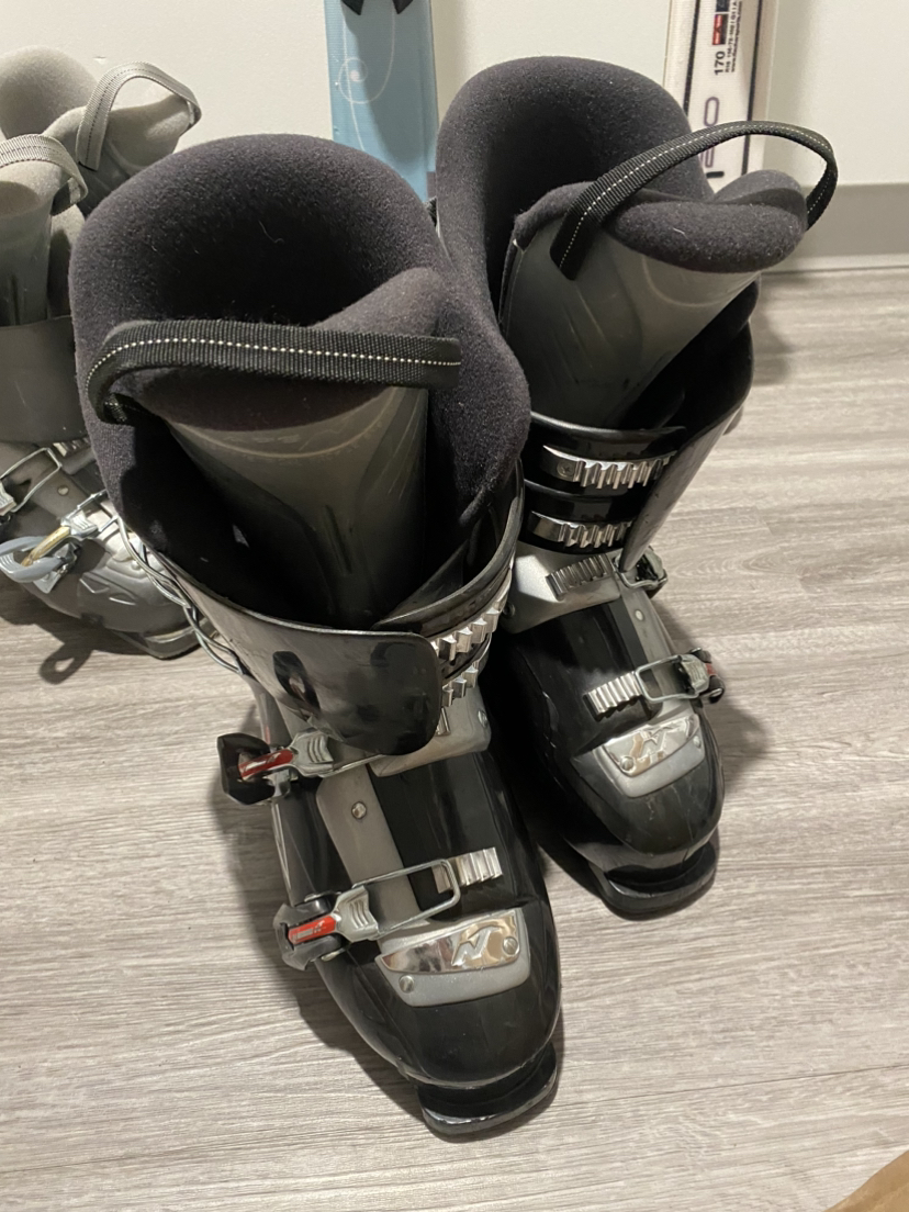 Men and women’s skis for sale image indicator(5)