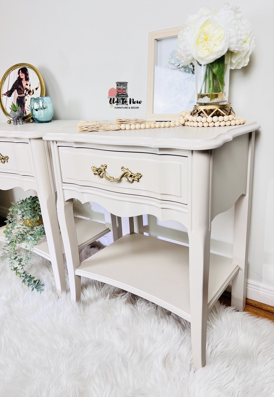 Elegant & Refinished French Provincial Beige End Tables - photo 3