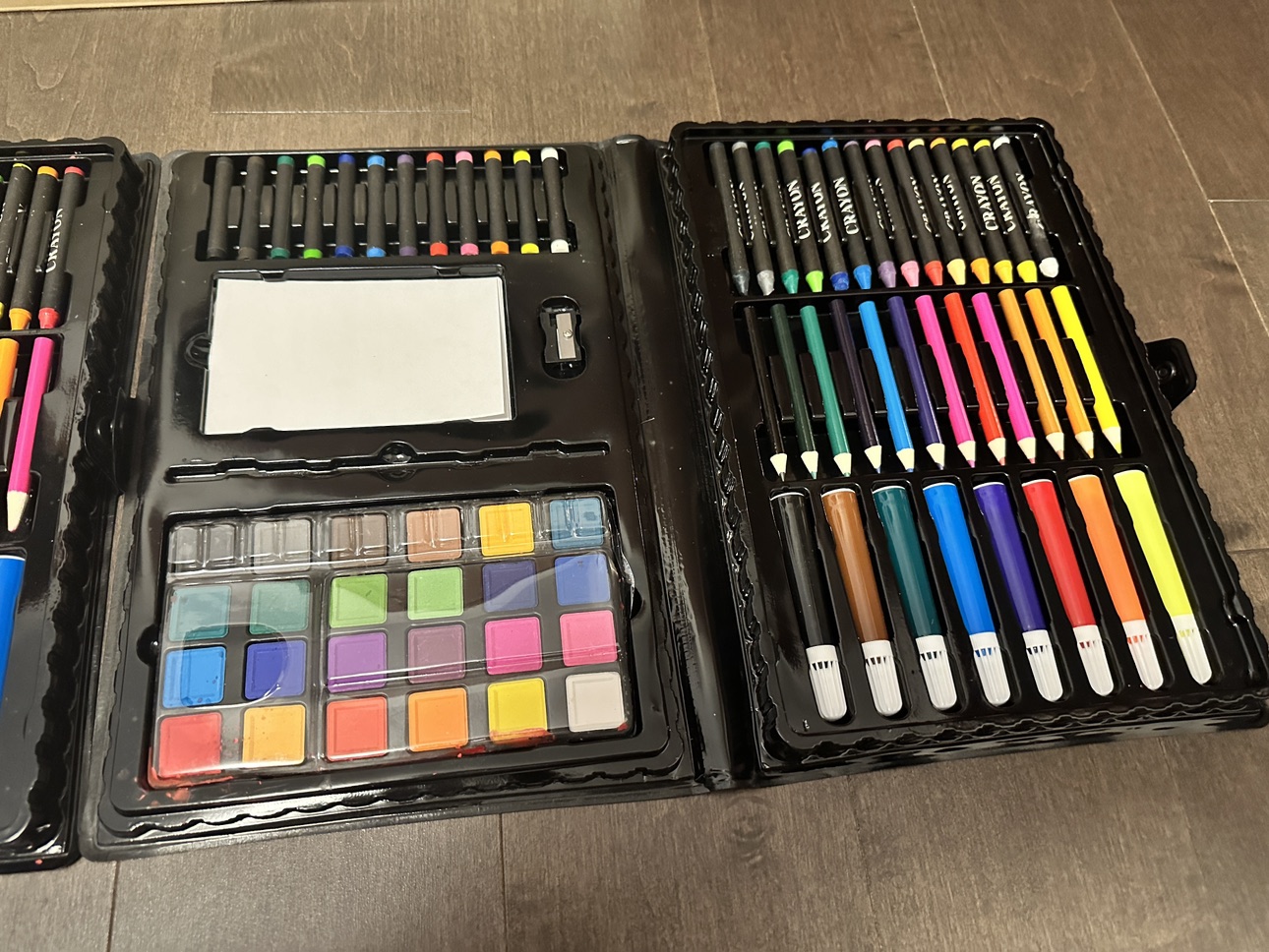 Art Set x 2 #freecycle - photo 2