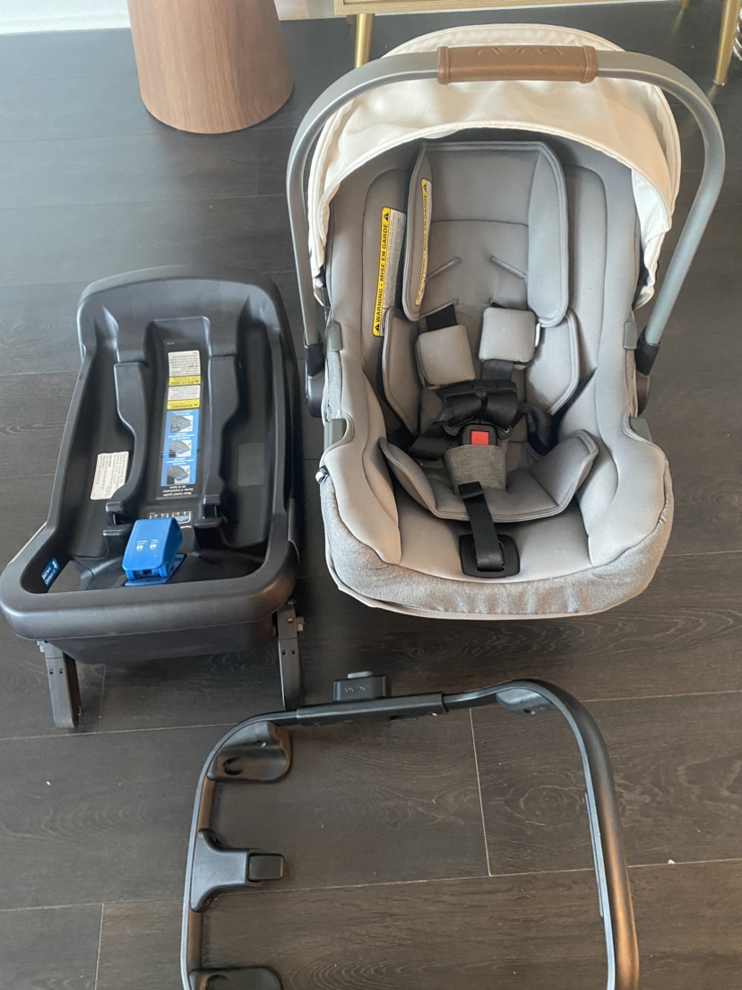 NUNA PIPA Infant Car Seat + Base + adapter (Great condition)