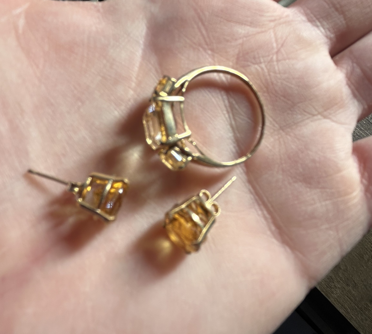 10K gold and citrine ring and stud earrings image indicator(3)