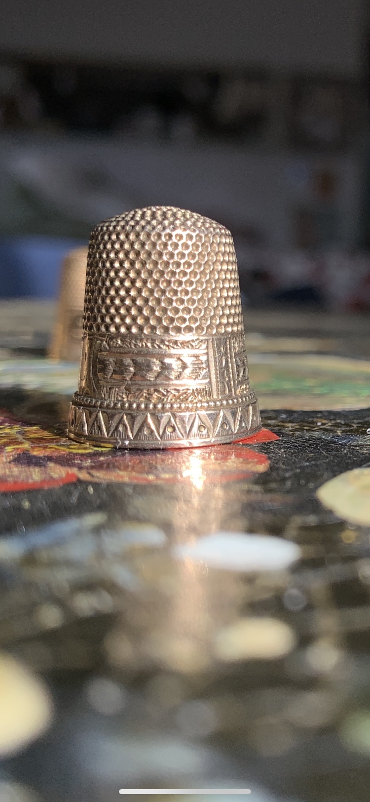 Set of 5 Antique Solid Gold Thimbles image indicator(7)