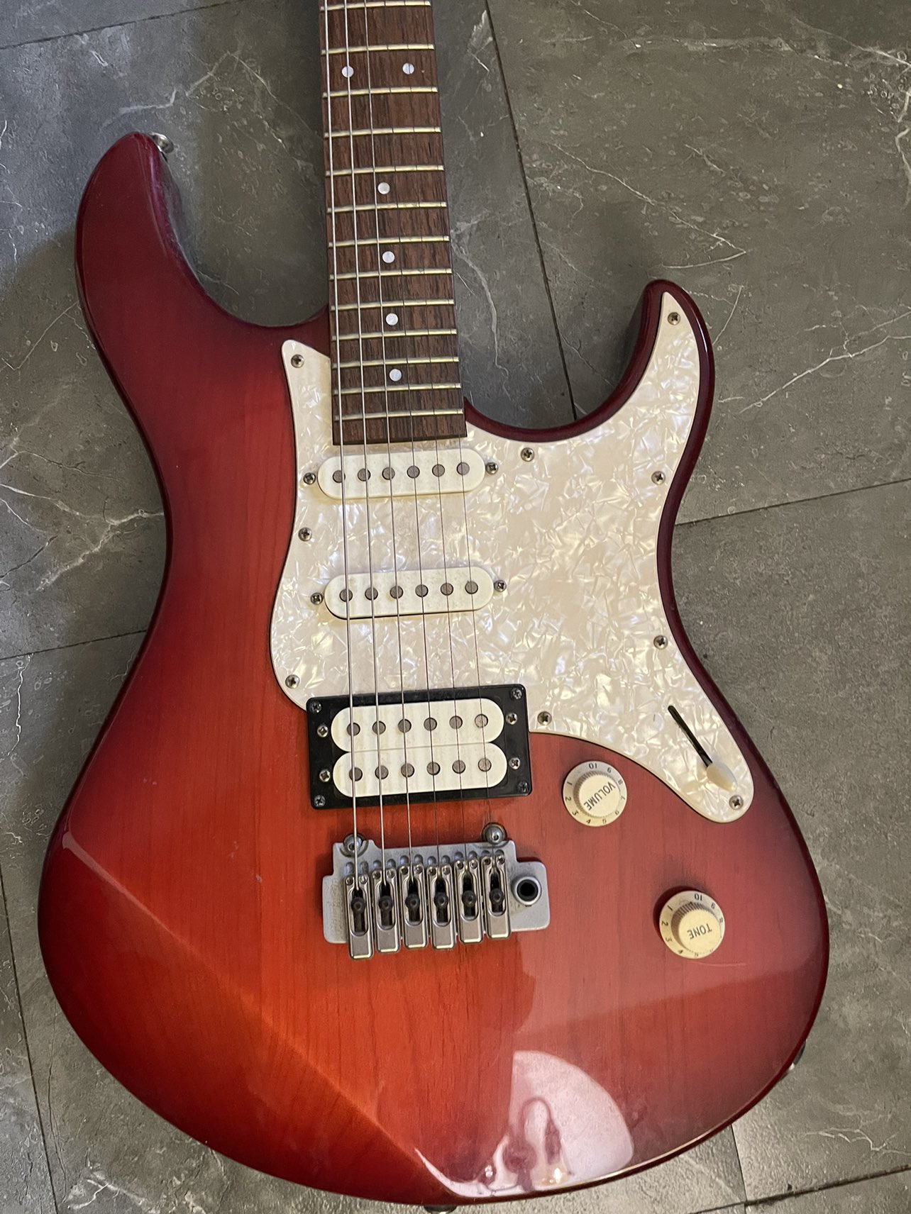 Yamaha Pacifica Electric Guitar thumbnail