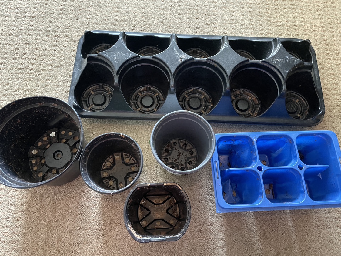 Free Empty plastic planters thumbnail