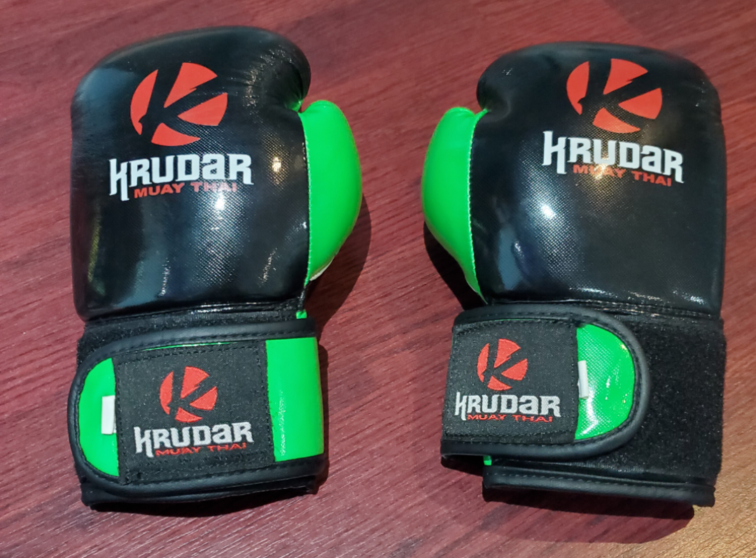 kids 4oz kickboxing/boxing gloves thumbnail
