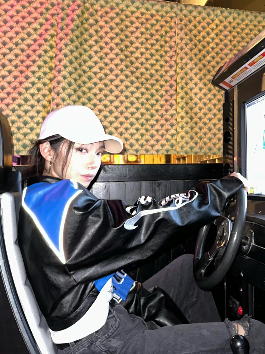 Black ripped oversized jeans garage image indicator(2)