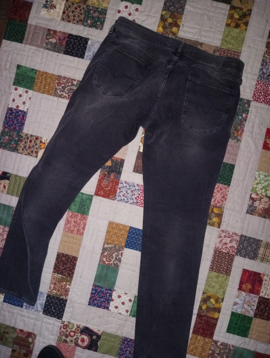 men's  Guess Relaxed Fit jeans #freecycle - photo 4