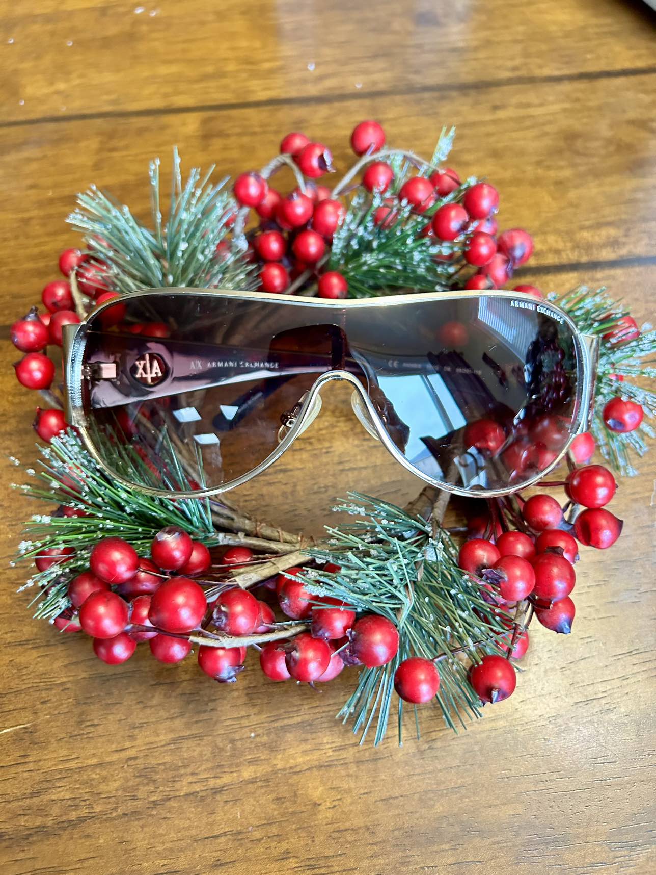 Beautiful and very trendy ladies sunglasses for sale!!