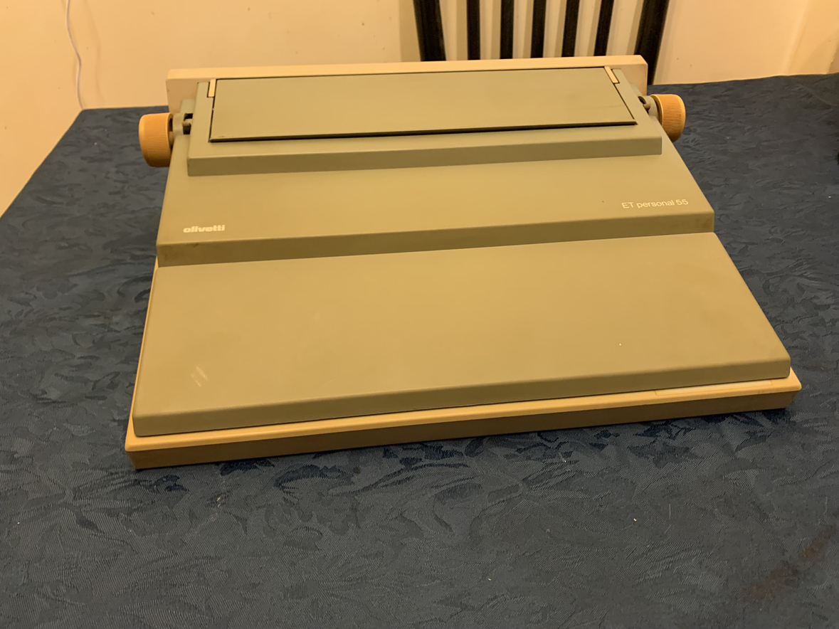 Olivetti ET Personal 55 Typewriter