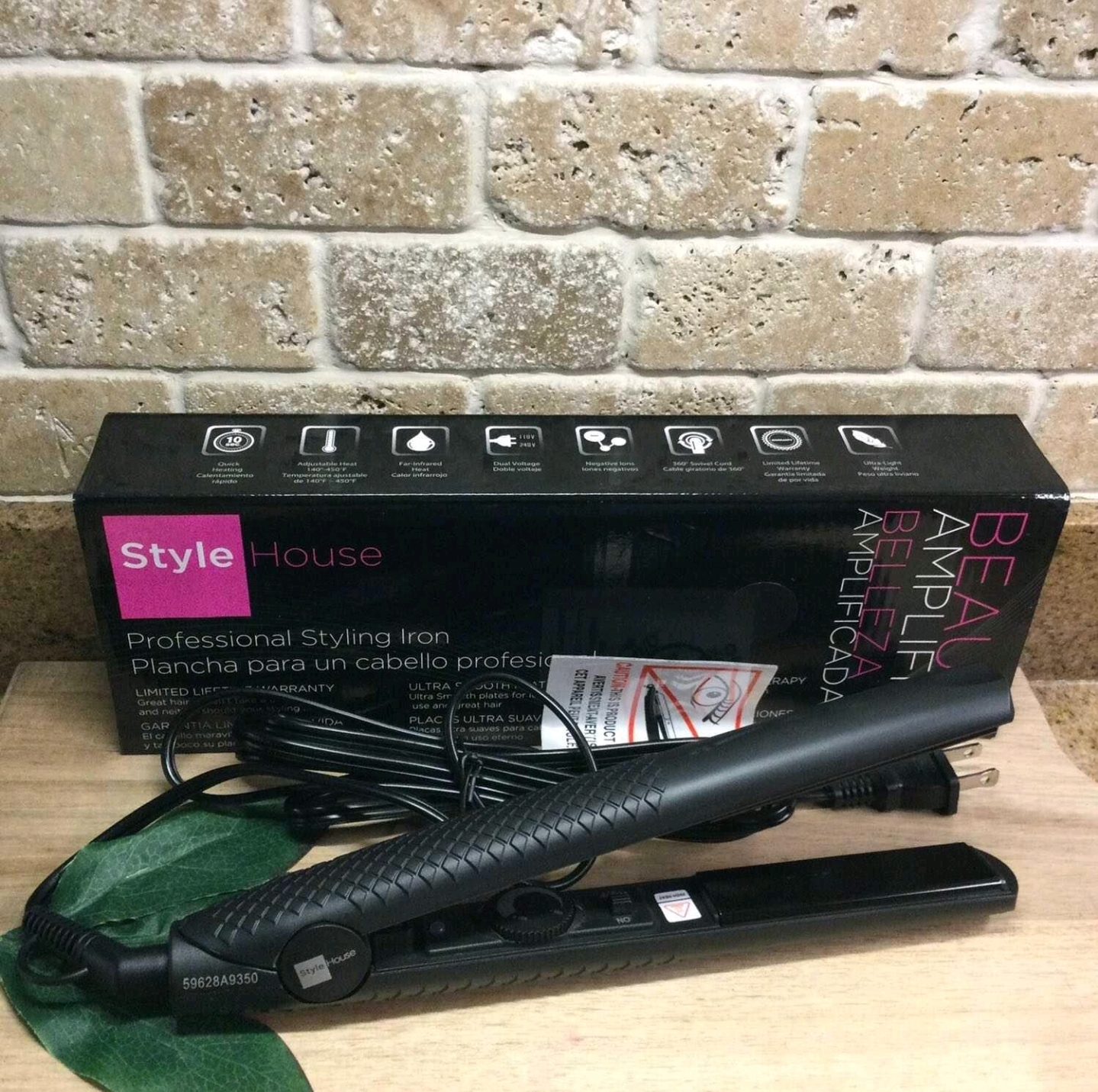 BNIB Hair Straightener & Accessory Kit thumbnail