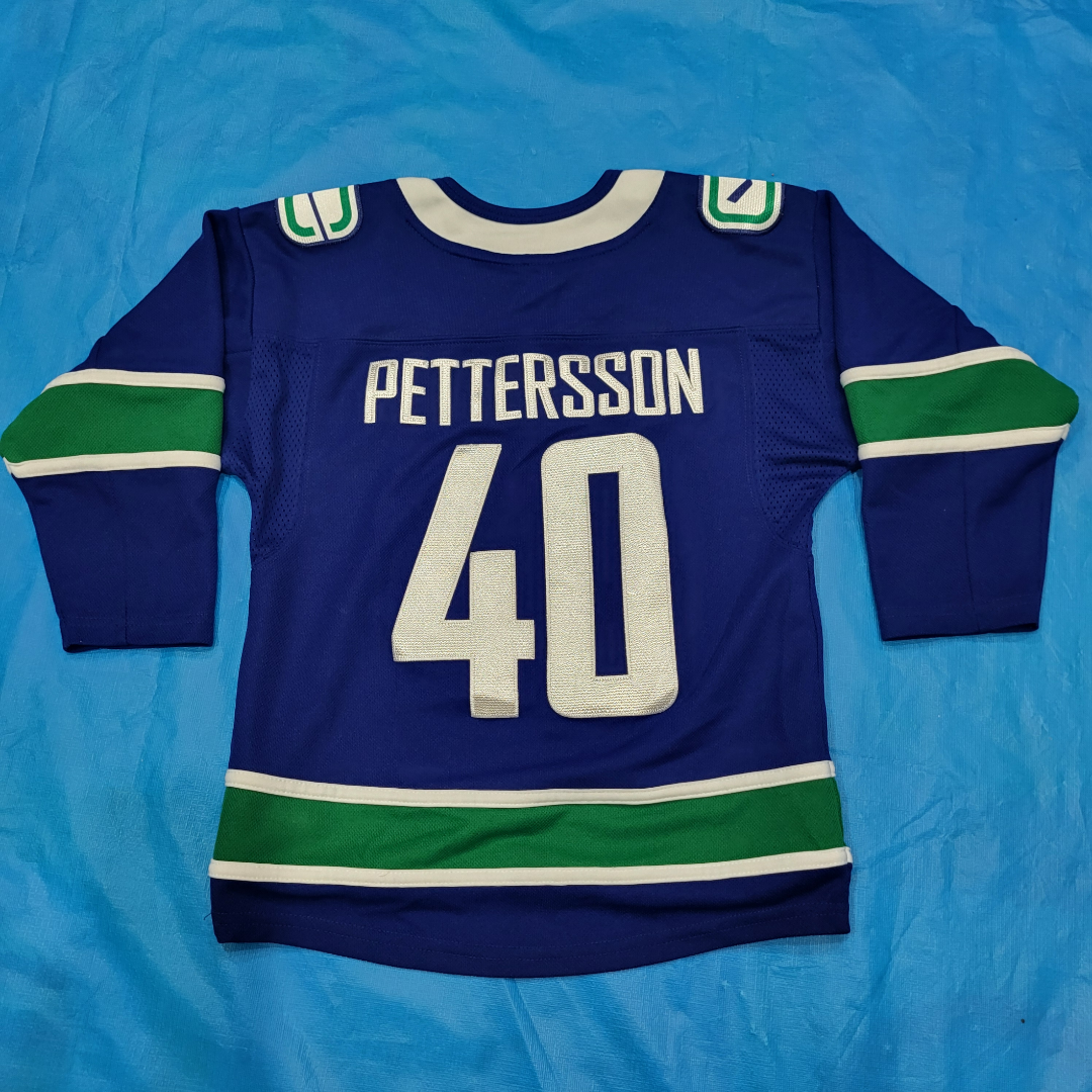 Kids size  4/7 
 Elias Pettersson 
 Vancouver Canucks thumbnail