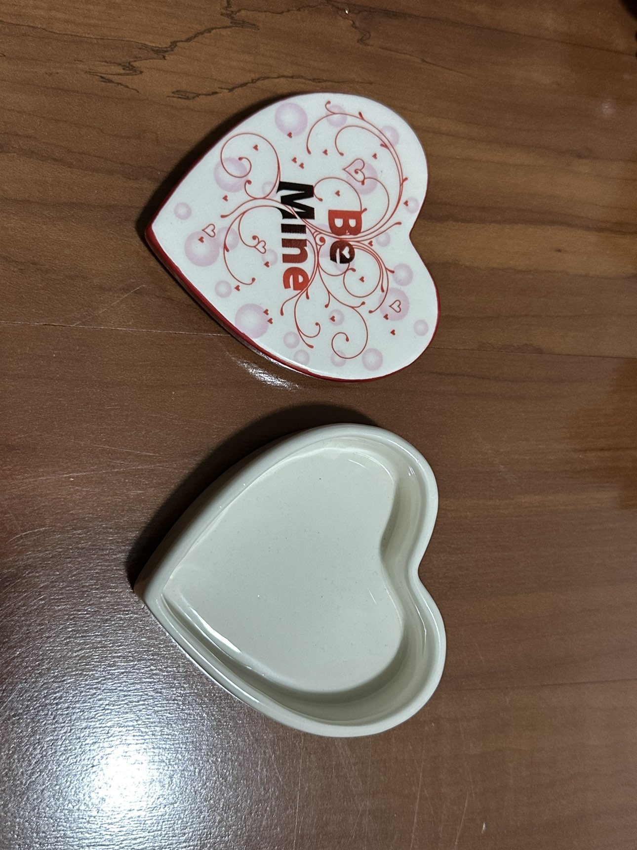 Ganz Heart-Shaped Red and White Ceramic Bowl "be mine” image indicator(2)
