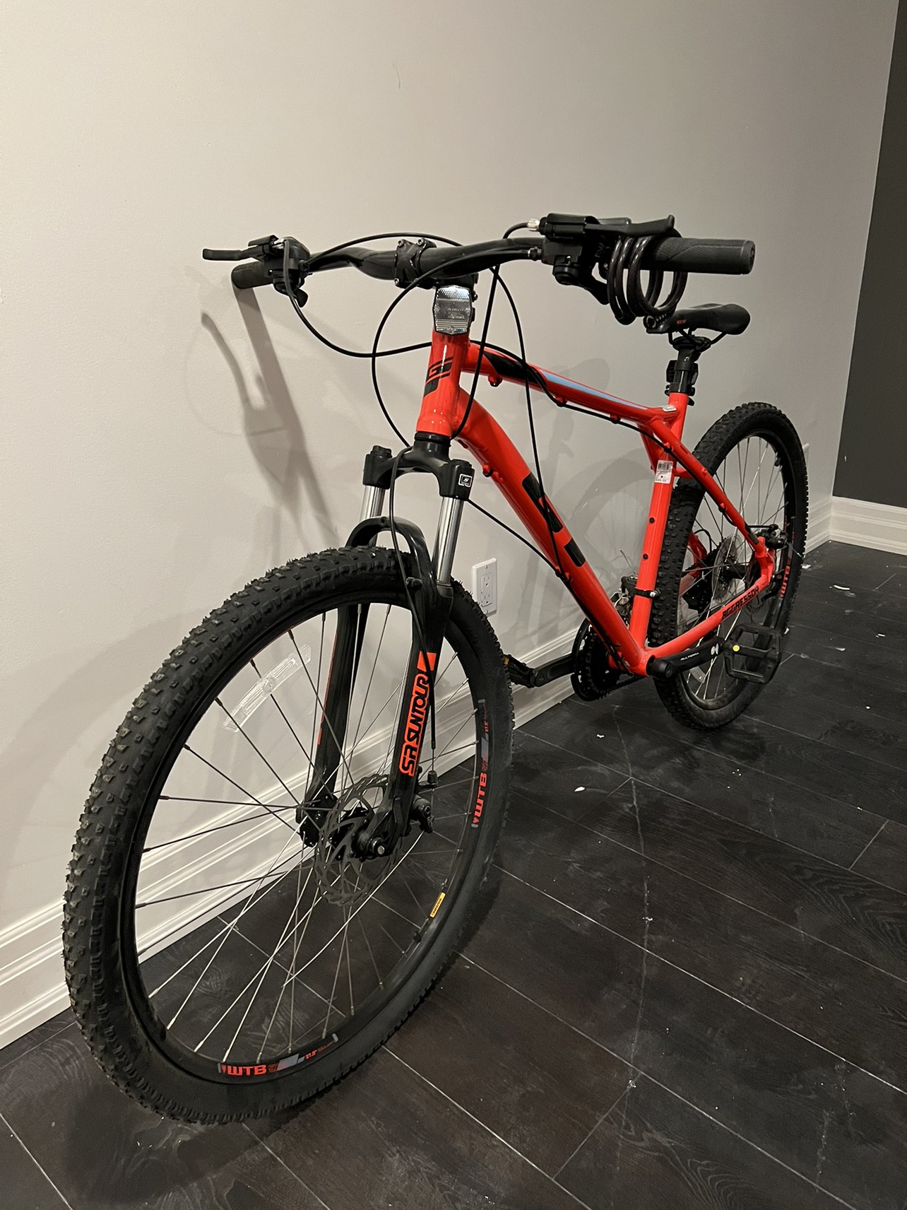 Brand new mountain bike thumbnail