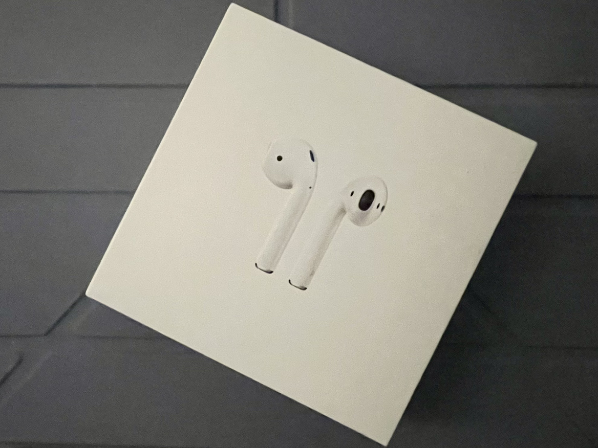 Apple AirPods 2nd Generation (Excellent Condition) image indicator(5)