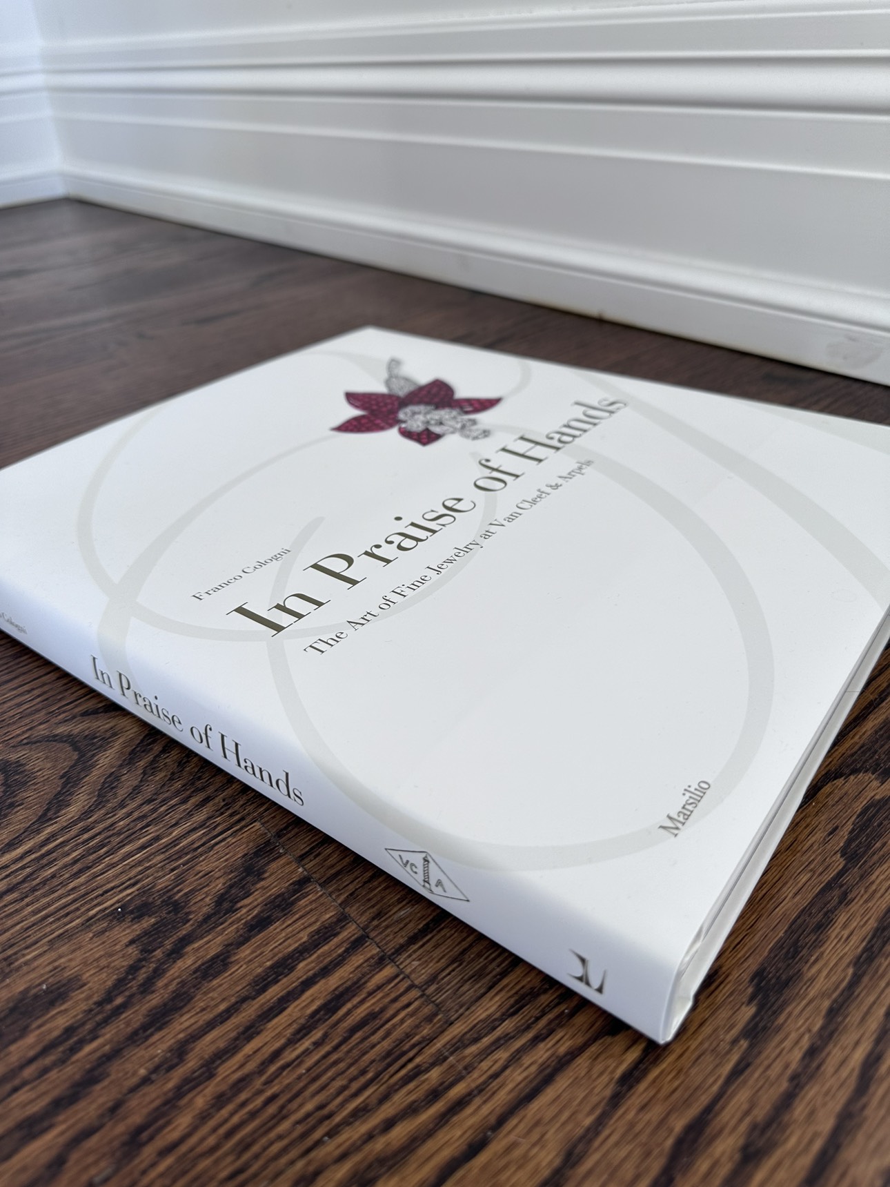 Brand new Van Cleef coffee table book image indicator(2)