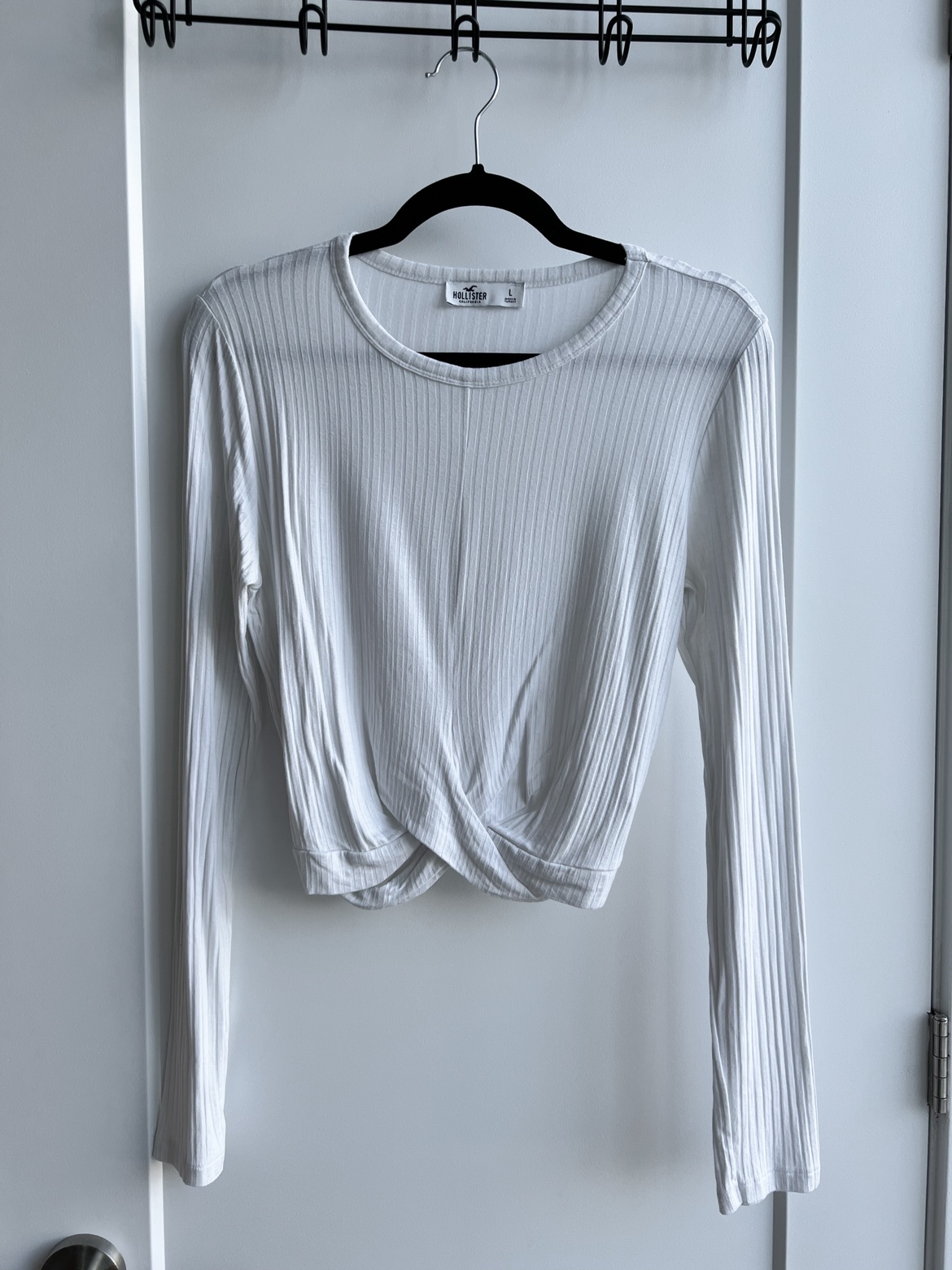 #freecycle Hollister Ribbed Long Sleeve White Crop Top thumbnail