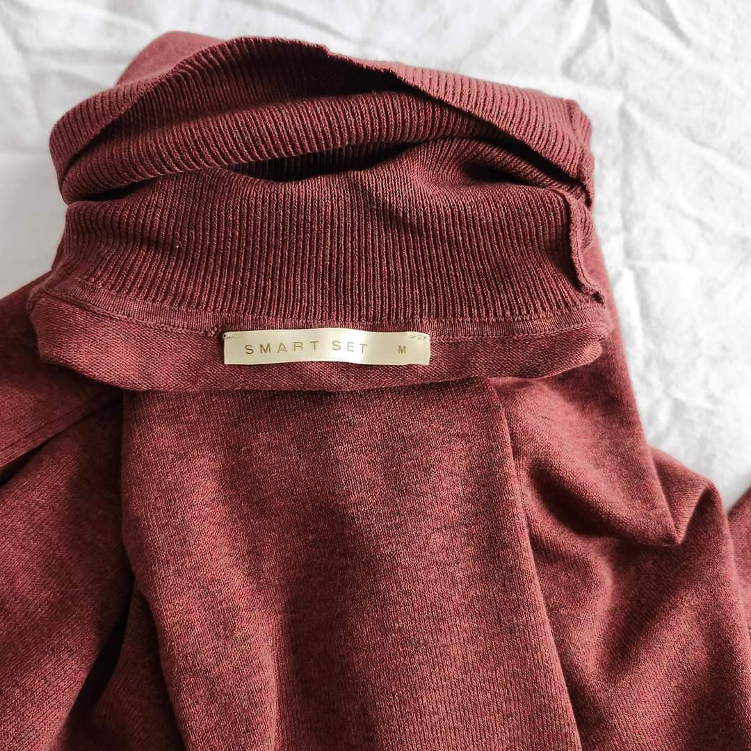 SMART SET Burgundy Turtleneck. EUC  #M image indicator(3)