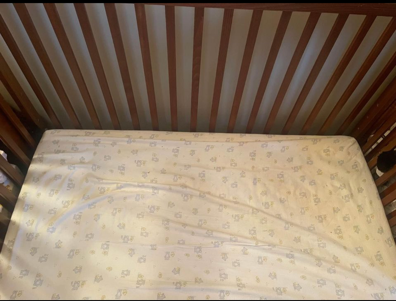 Brown Storkcraft Hillcrest Crib - photo 4