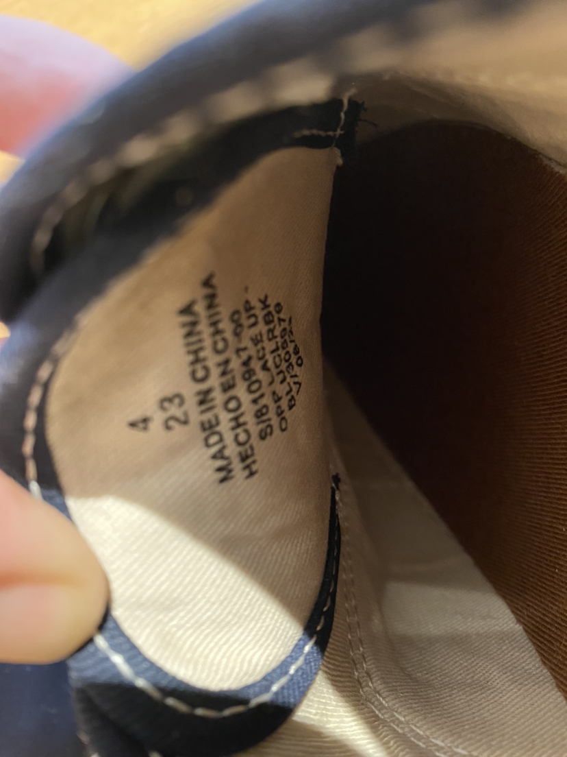 Old navy shoes size 4 boys - photo 2