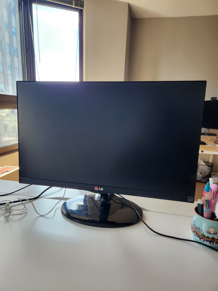 LG computer monitor 24 inch - photo 2