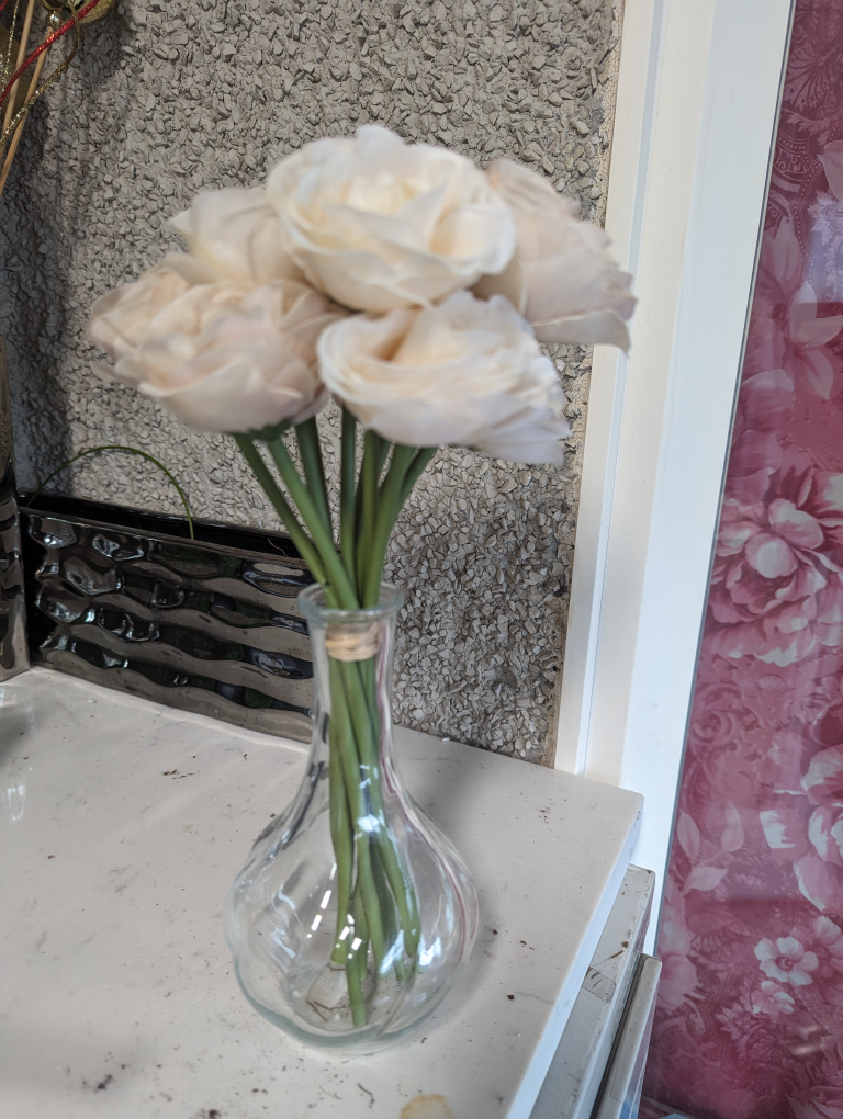 Cute Bouquet and Vase image indicator(2)