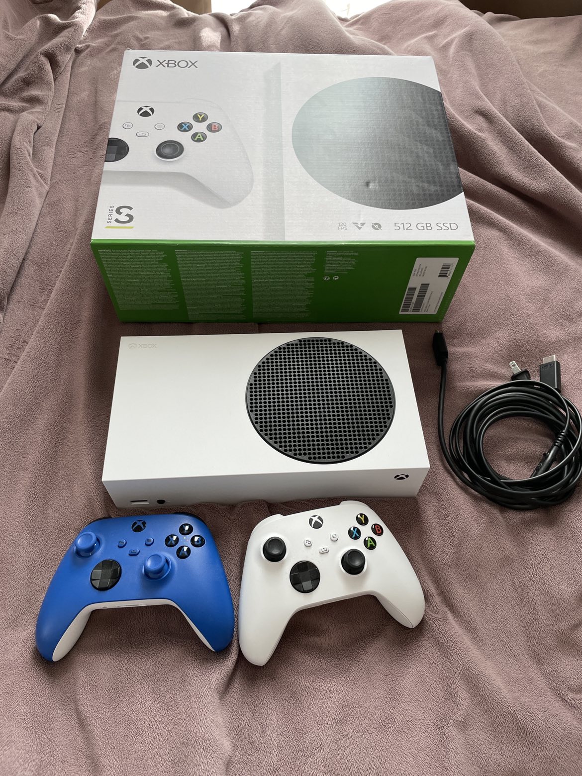 Xbox series s + 2 controllers