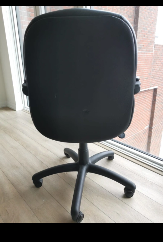 must go in 24 hours!office chair with armrests - photo 3