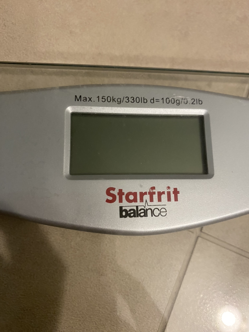 LIKE NEW bathroom scale + 2 batteries image indicator(2)