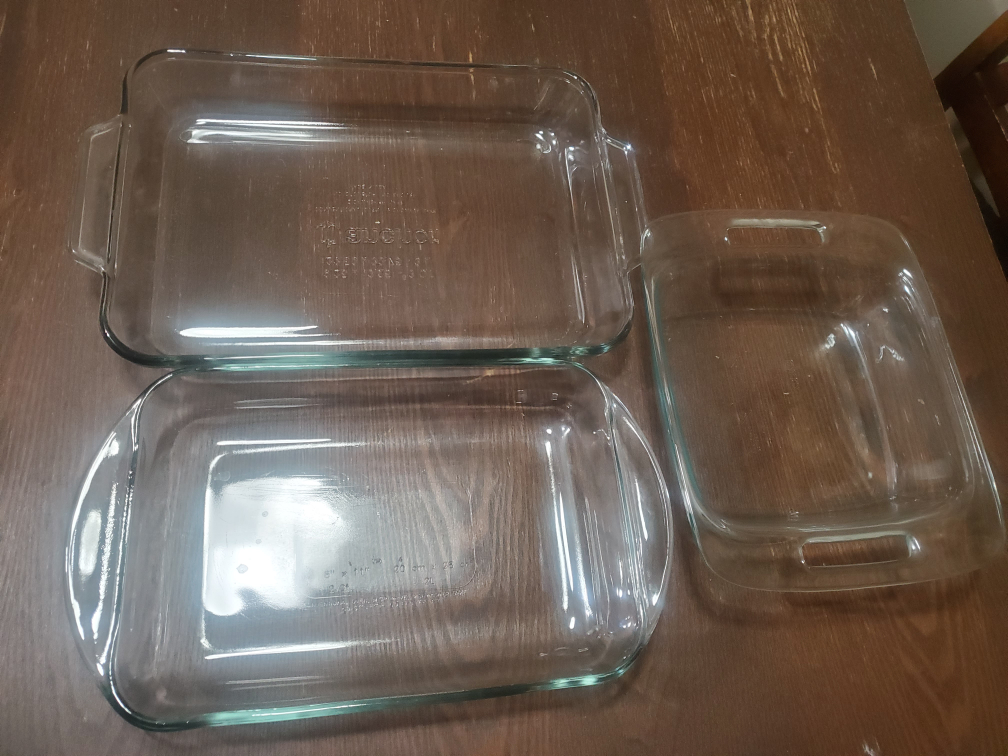 3 Pyrex oven dishes