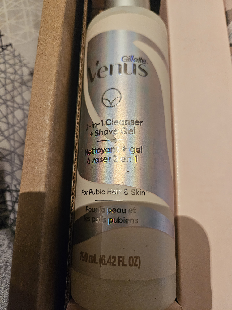 venus Gillette set new in box 20.00 image indicator(2)