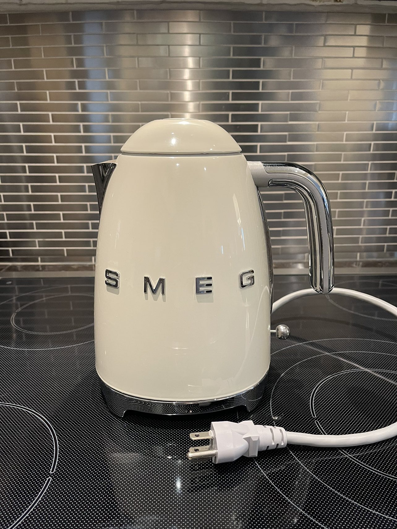 SMEG Kettle 1.7L (Cream) - For Parts/NO LONGER WORKS thumbnail