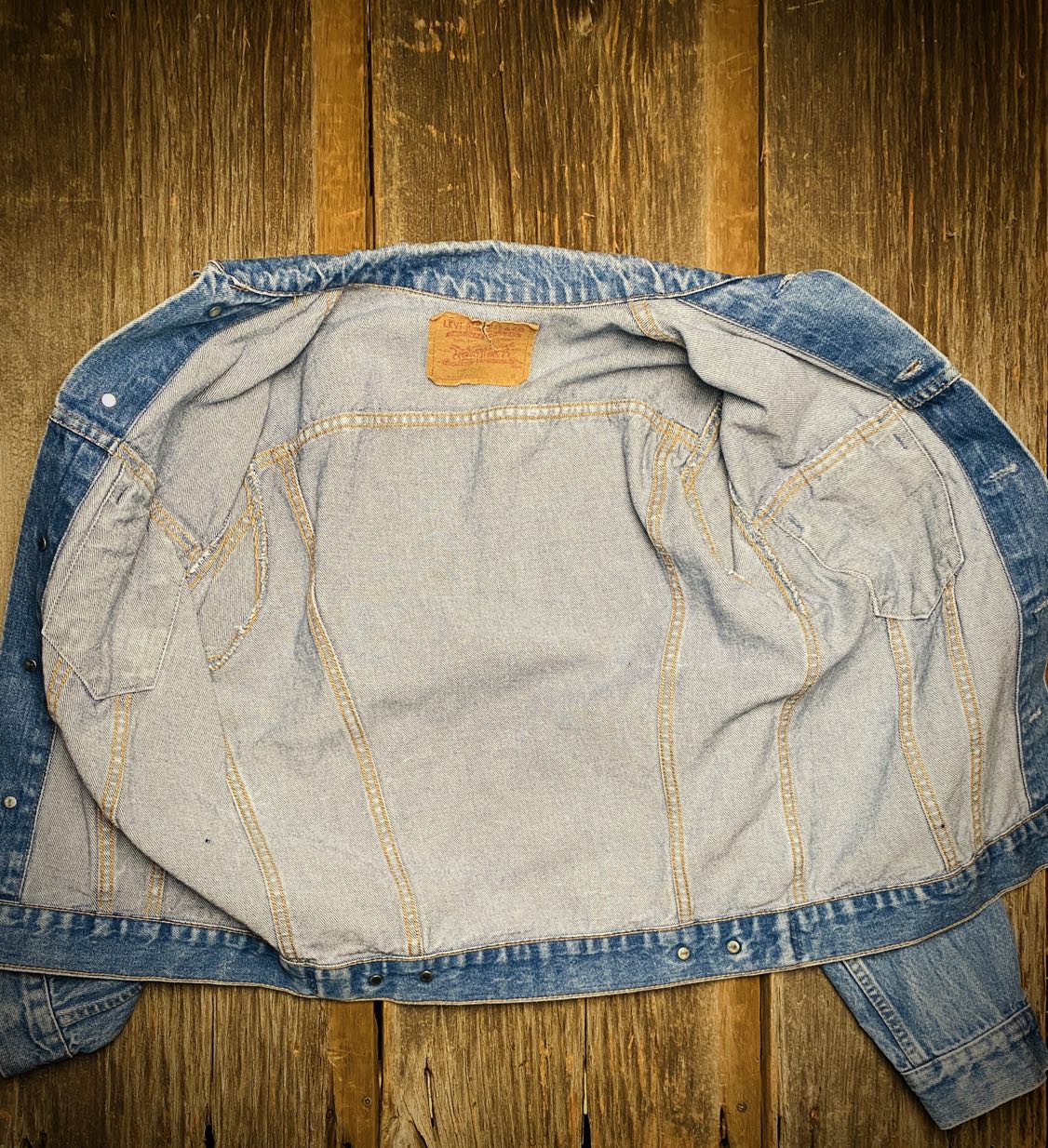 1980s Levi's Canada 75505-0211 2 Pocket Denim Trucker Jacket 38R - photo 3