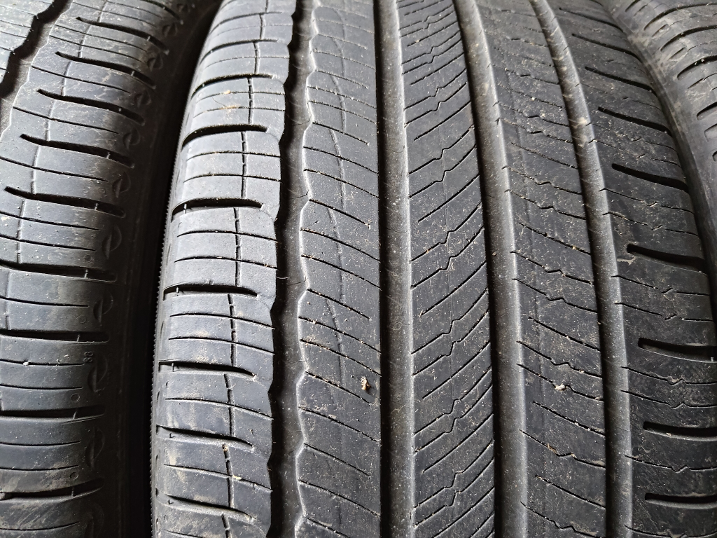 Set of Michelin Primacy tires 235/45R18 image indicator(3)