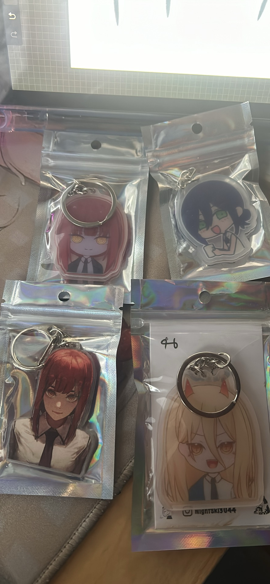 Chainsaw man (makima, power, reze) keychain thumbnail