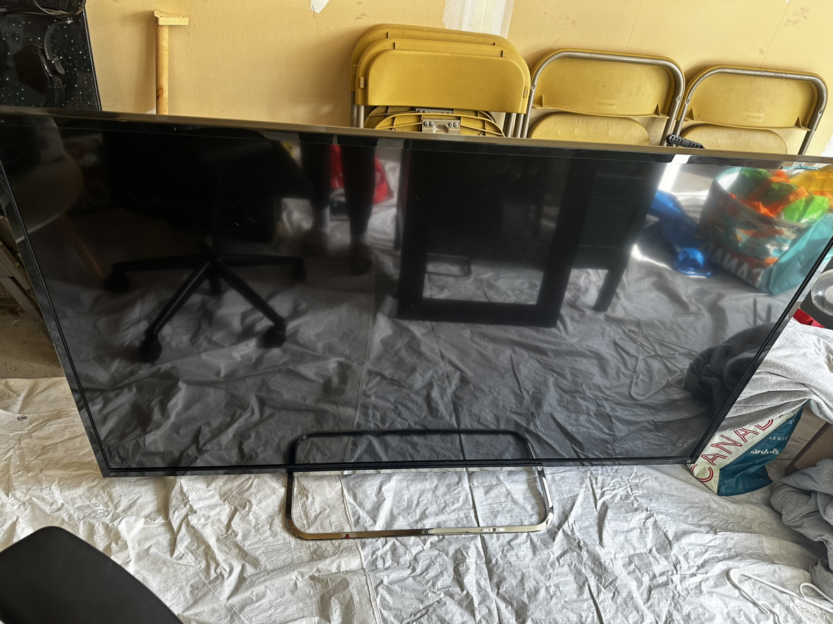 70inch samsung TV - photo 2