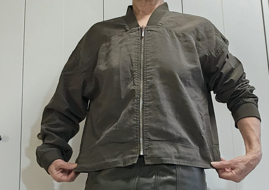 Women’s jacket for spring image indicator(2)