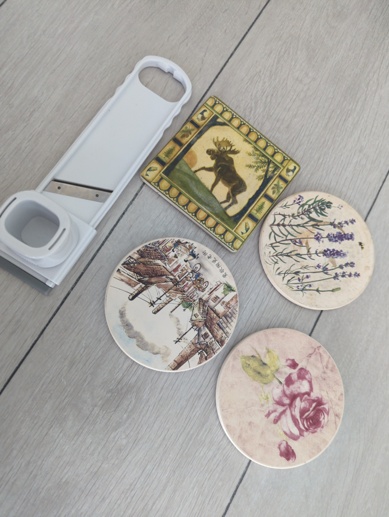 garlic slicer, ceramic coasters and oil splash guard thumbnail