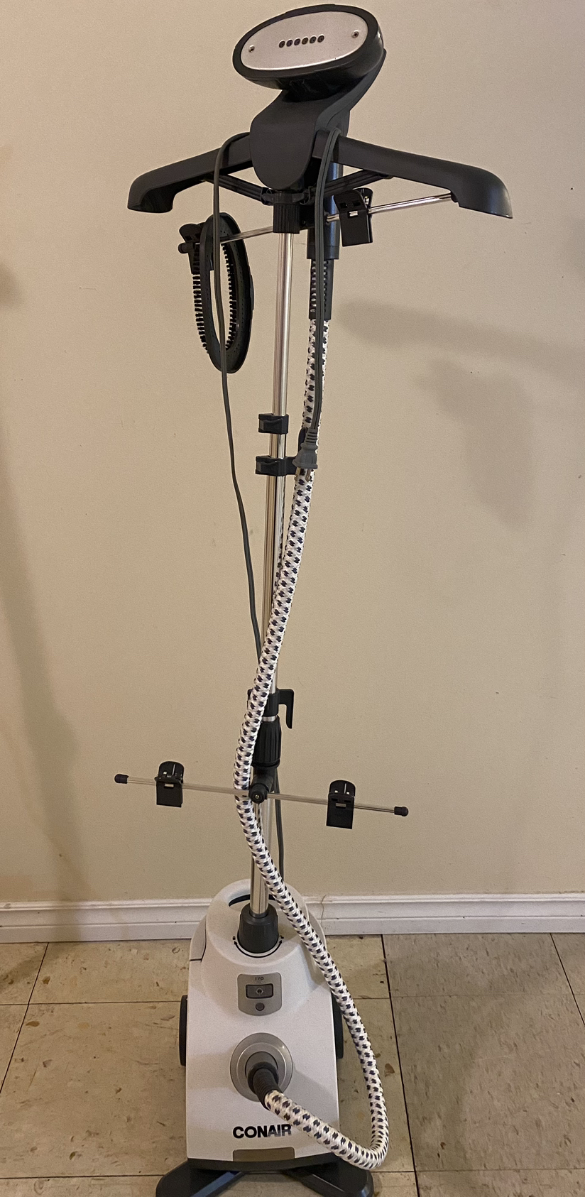 Clothing steamer