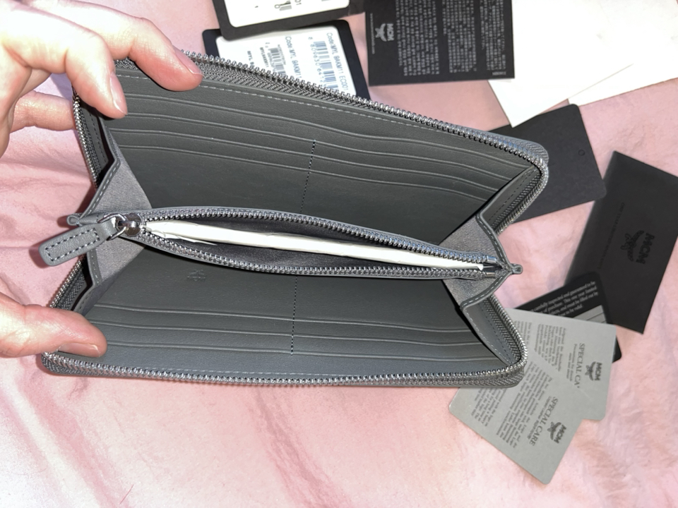 New authentic MCM wallet image indicator(4)