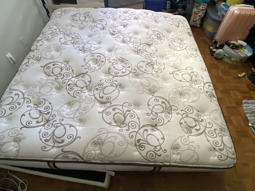 King size mattress - photo 2