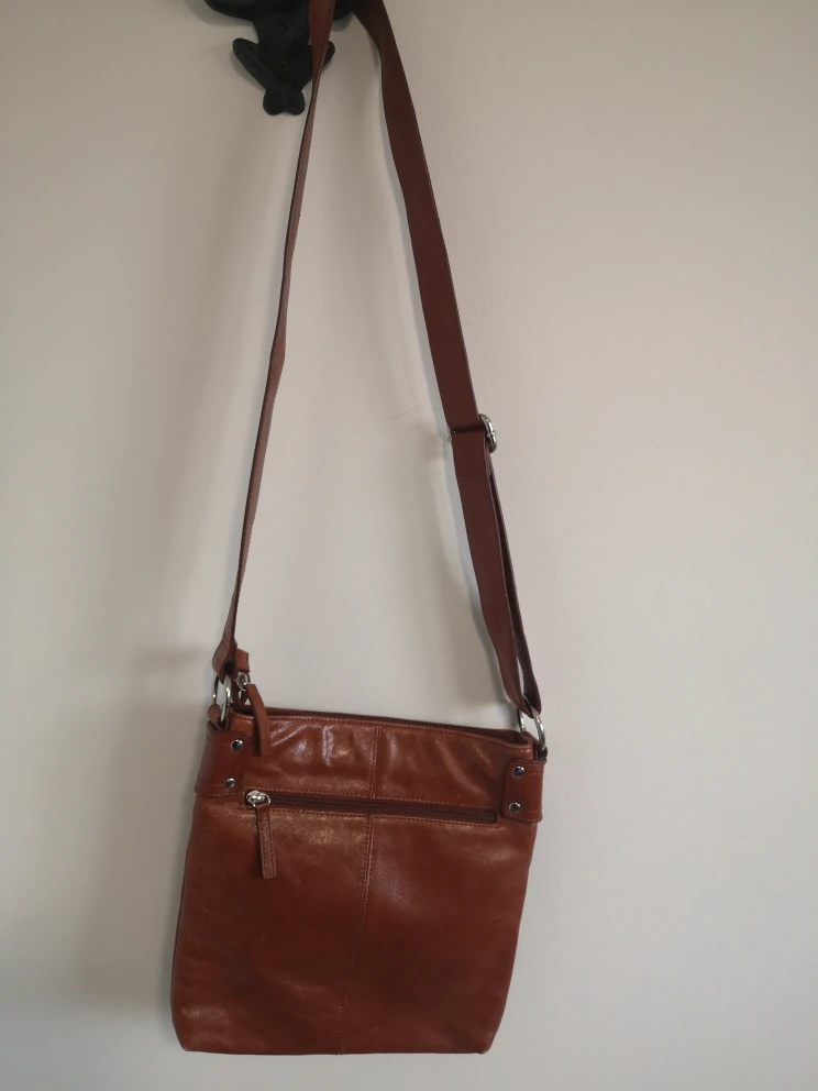 Danier leather purse image indicator(2)