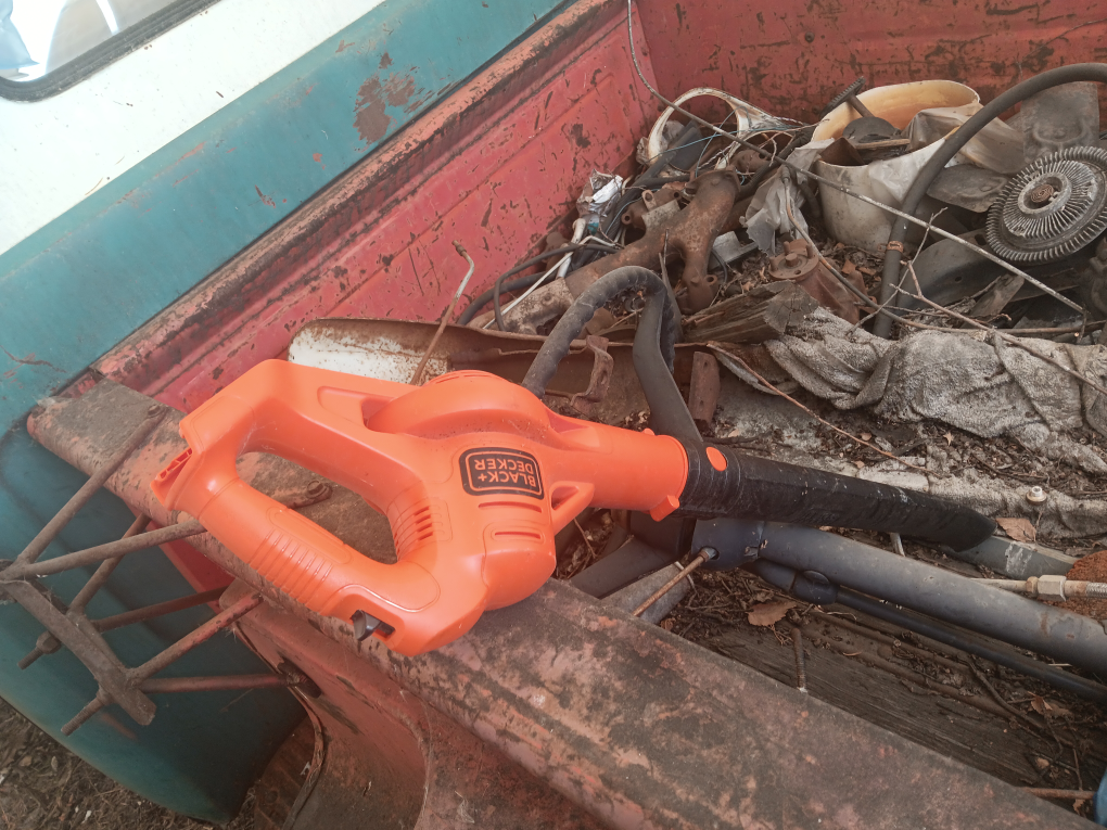 battery powered leaf blower
