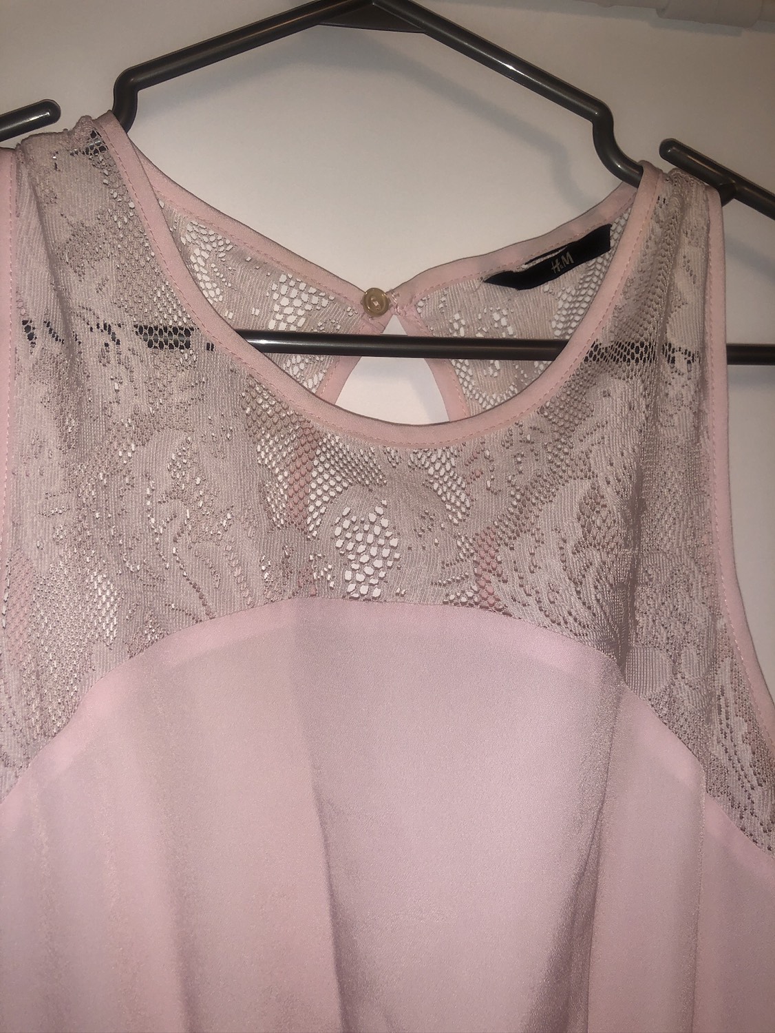 Light pink lace dress with key hole back - photo 2