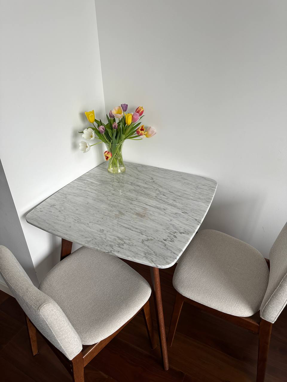 Article - table and 2 chairs - photo 2