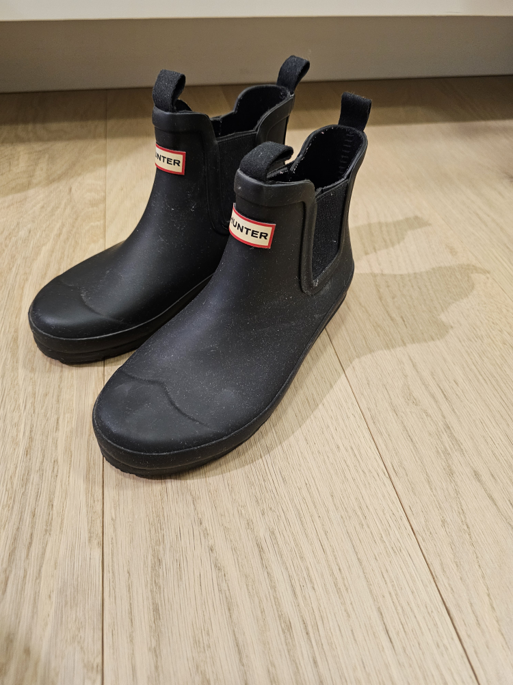 Hunters girls rain boots Size 3 never worn them thumbnail