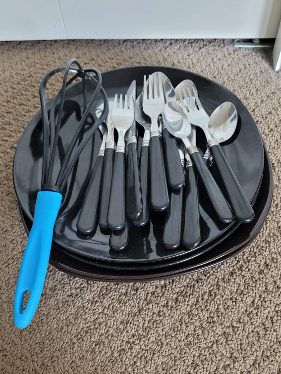 4 Plates + Forks + Spoons + Knives thumbnail