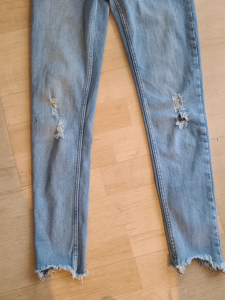 Girl's ZARA Size 11-12 152cm skinny rip style jeans image indicator(3)