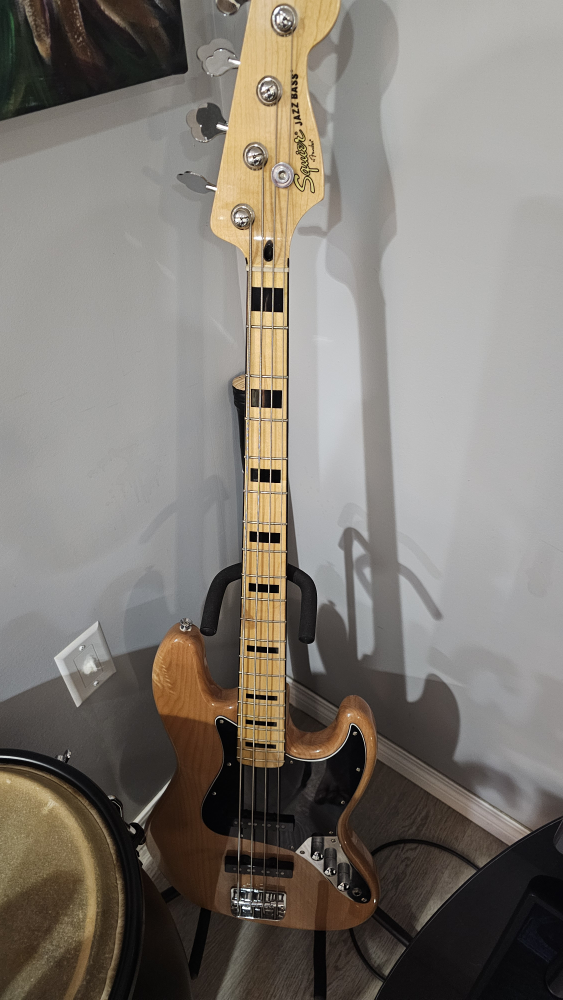 Squire by Fender Bass - photo 3