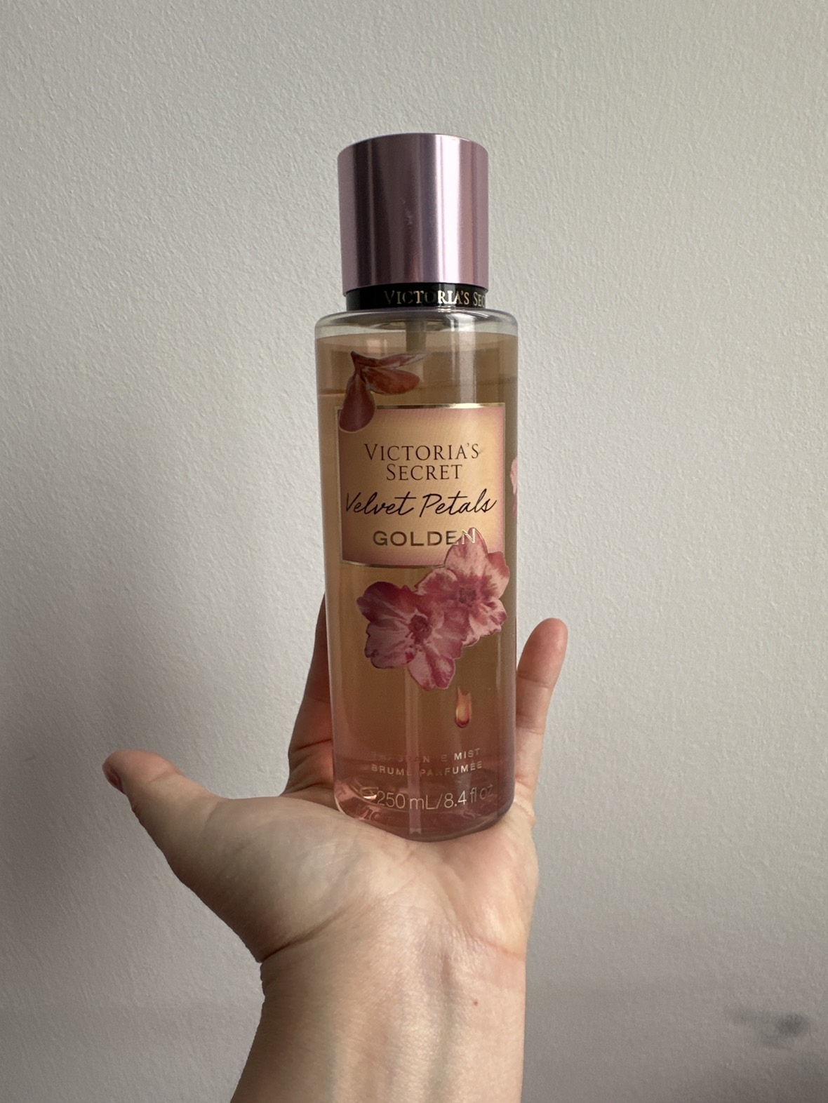 Victoria's Secret VELVET PETALS GOLDEN Fragrance Mist Body Spray thumbnail